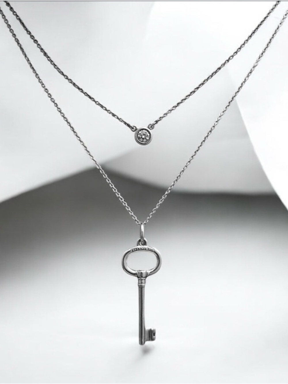 💯 Authentic Tiffany & Co. Oval Key Pendant